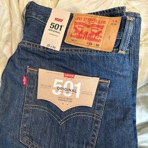 NWT Levi’s Men 501 33 x 30 Jeans